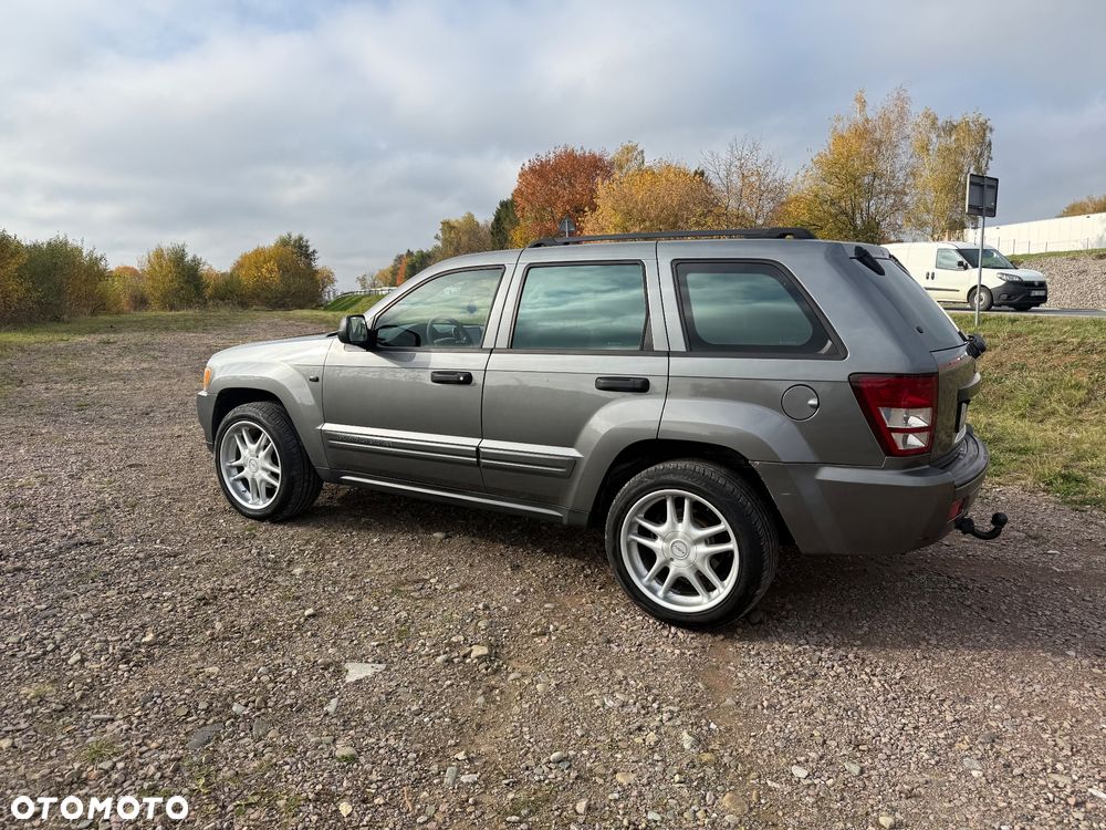Jeep Grand Cherokee - 16