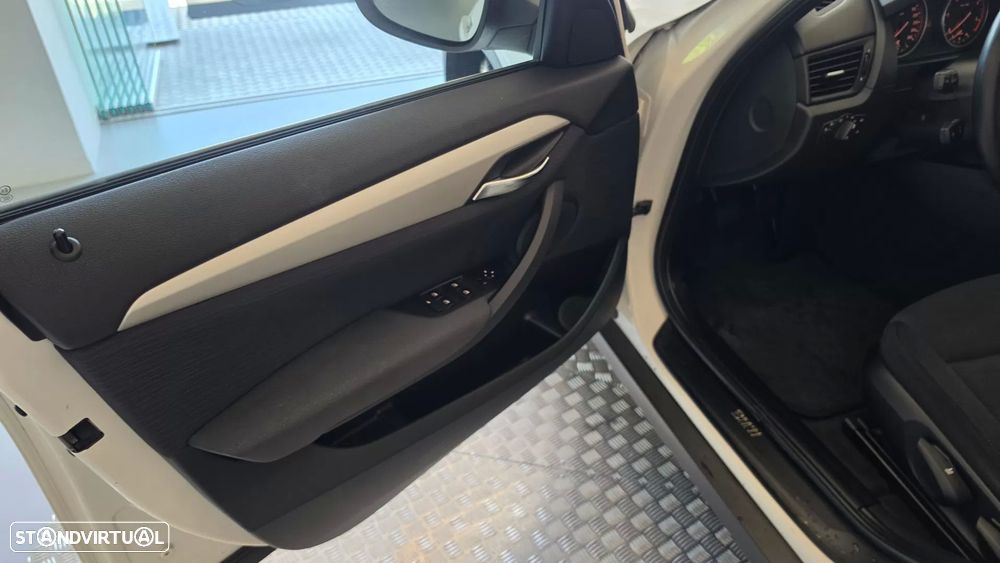 BMW X1 18 d sDrive - 33