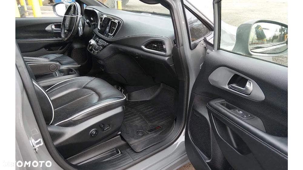 Chrysler Pacifica - 7