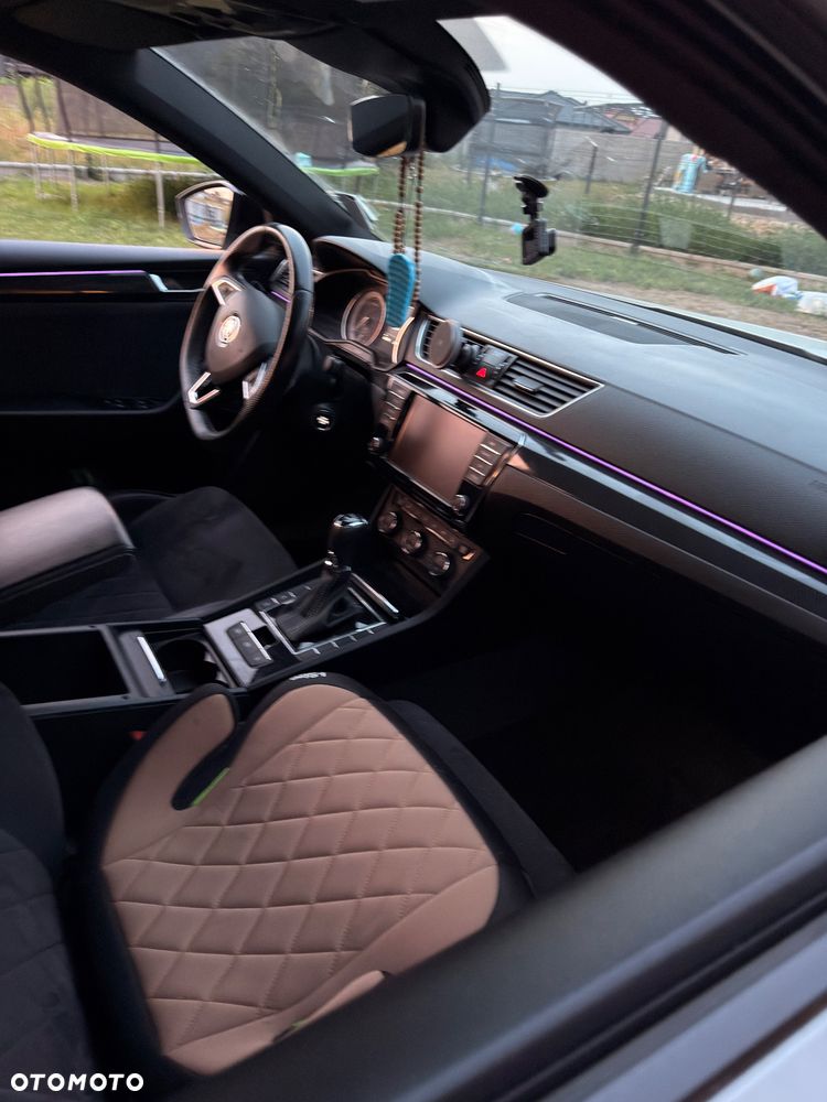 Skoda Superb 2.0 TDI DSG Sportline - 17