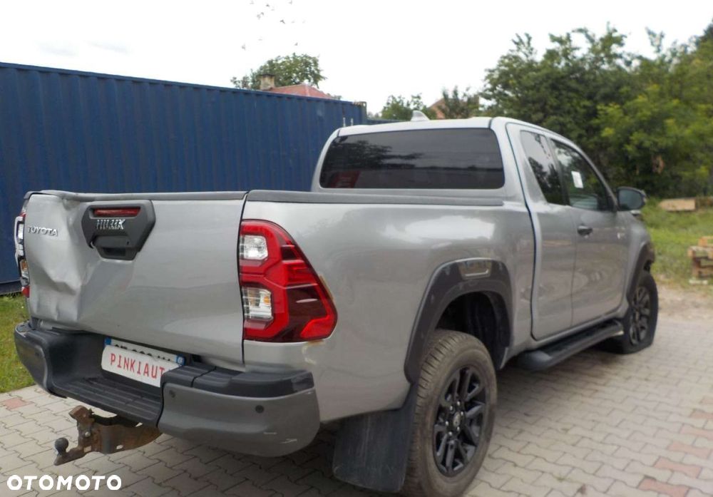 Toyota Hilux - 12