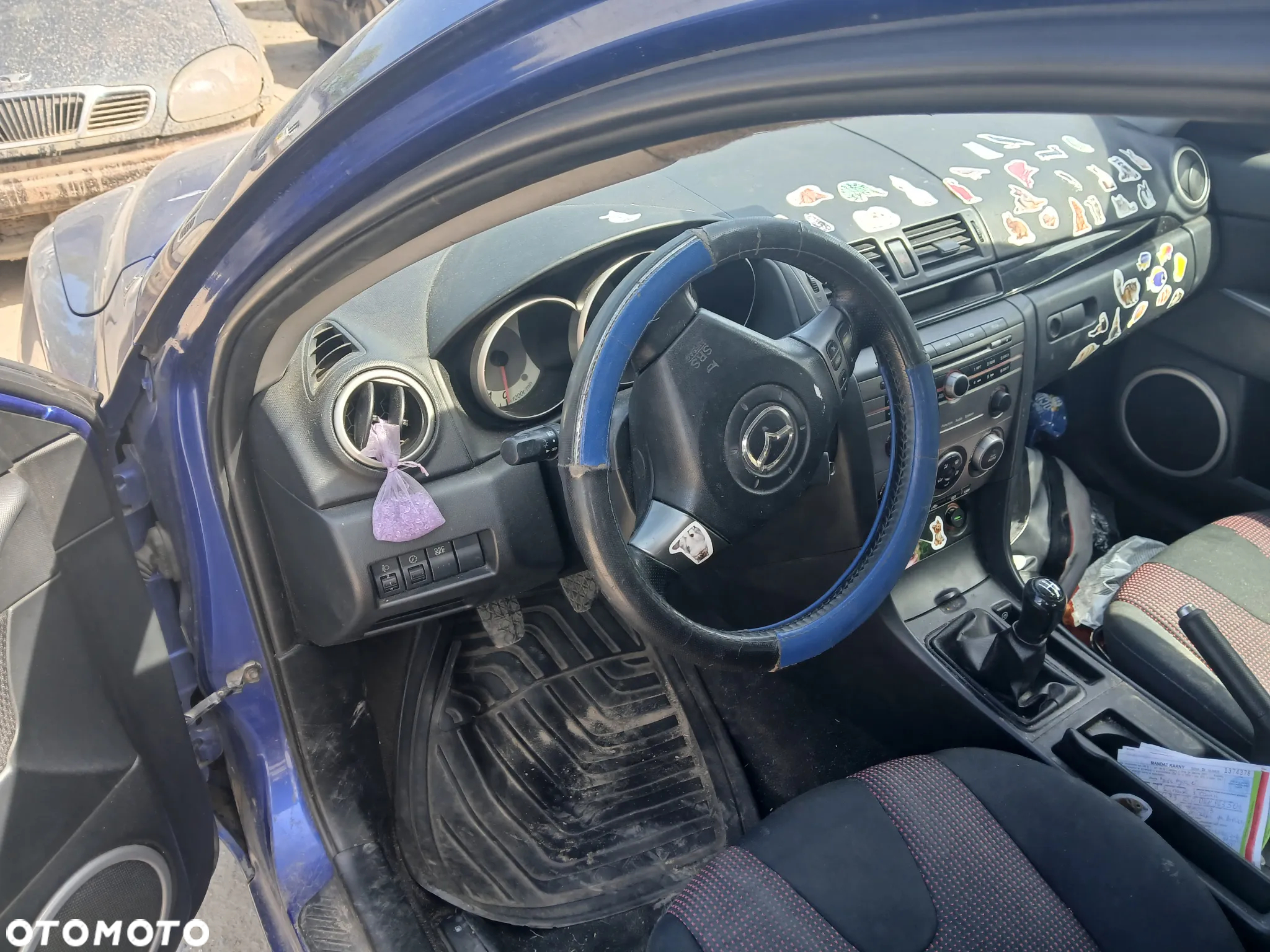 mazda 3 fotel fotele kanapa deska kokpit podsufitka boczek boczki klamka podłokietnik licznik - 3
