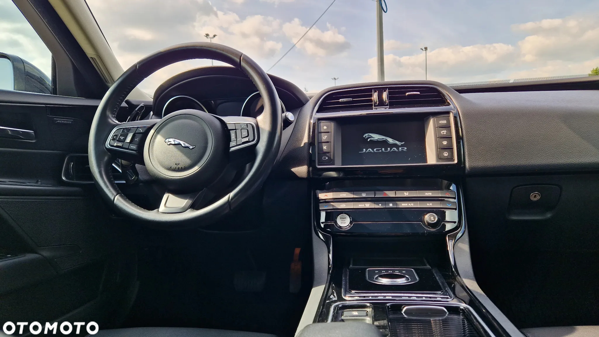 Jaguar XE 25t Prestige - 25