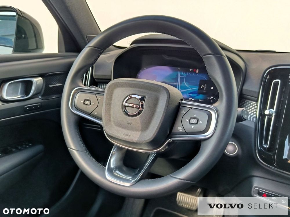 Volvo XC 40 - 25