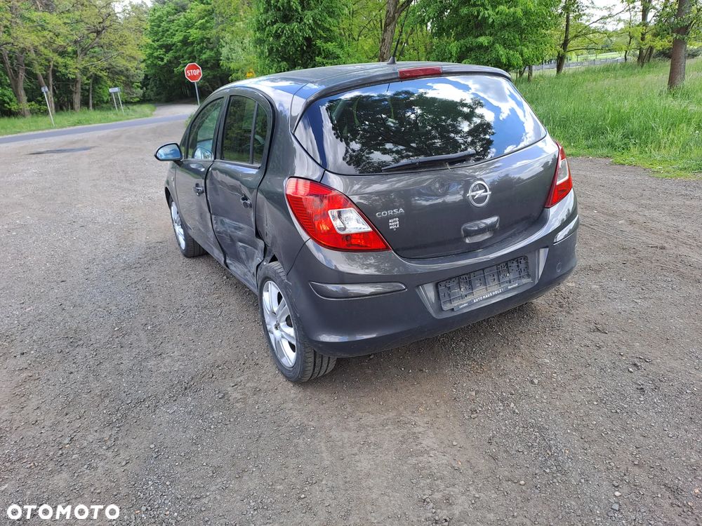 Opel Corsa 1.4 16V Cosmo - 3