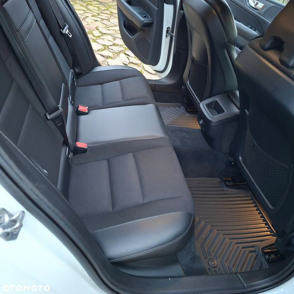 Volvo V60 D4 Geartronic Momentum - 18