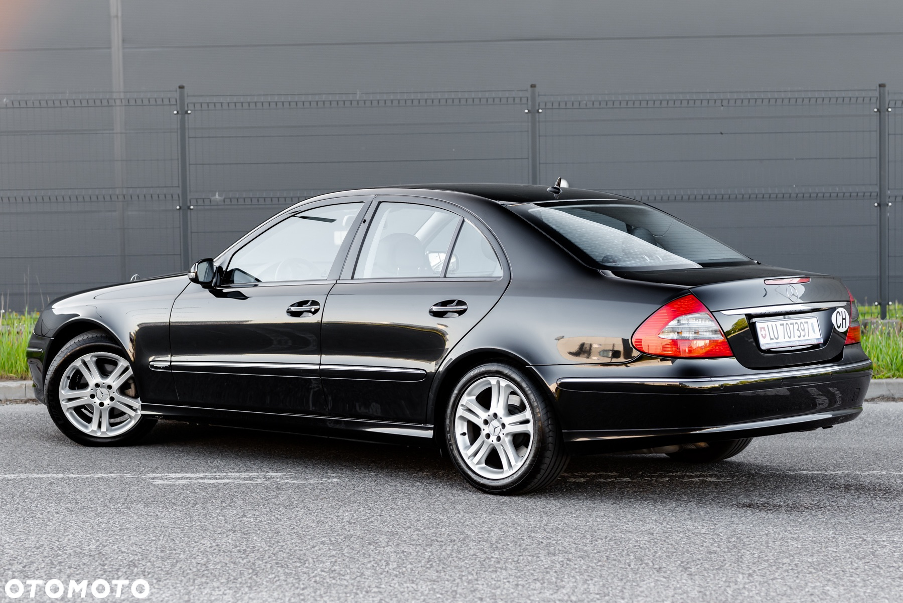 Mercedes-Benz Klasa E 200 BlueEFFICIENCY 7G-TRONIC Avantgarde - 4