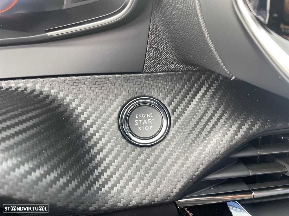 Peugeot 2008 1.2 PureTech Allure - 17