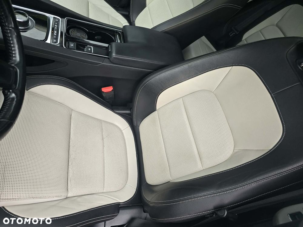 Jaguar F-Pace 2.0 i4D AWD R-Sport - 28