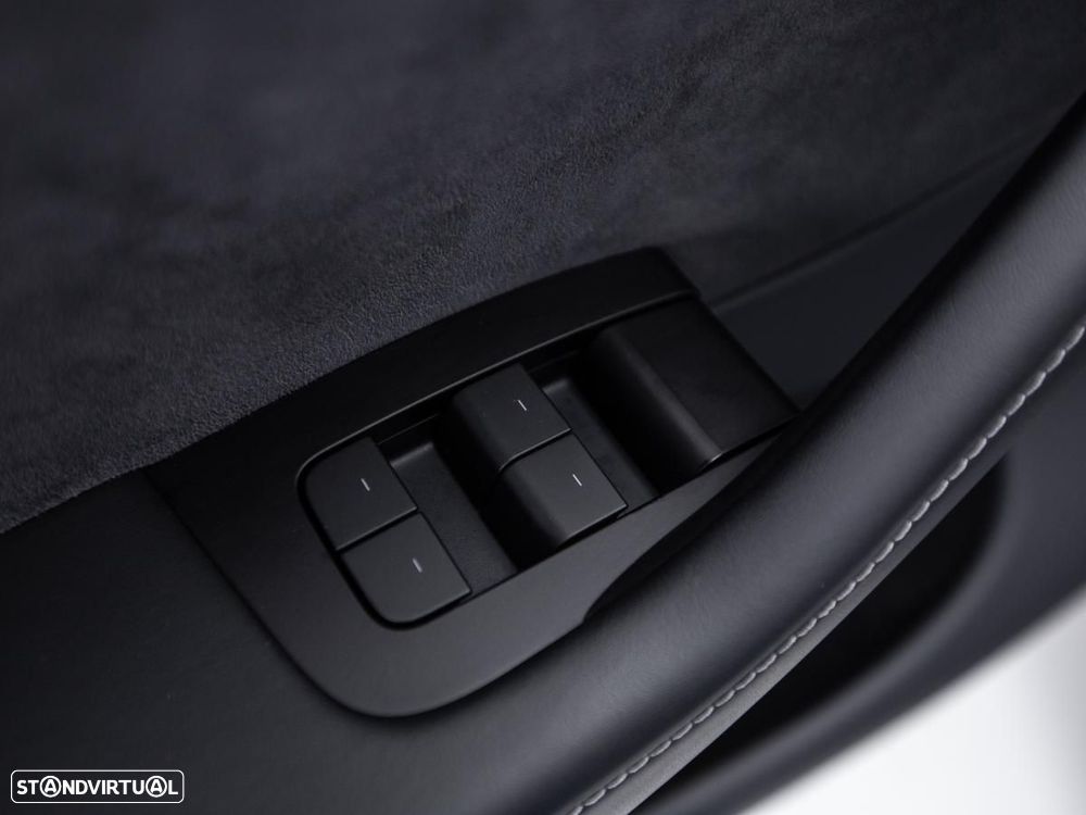 Tesla Model Y Performance Tração Integral - 18