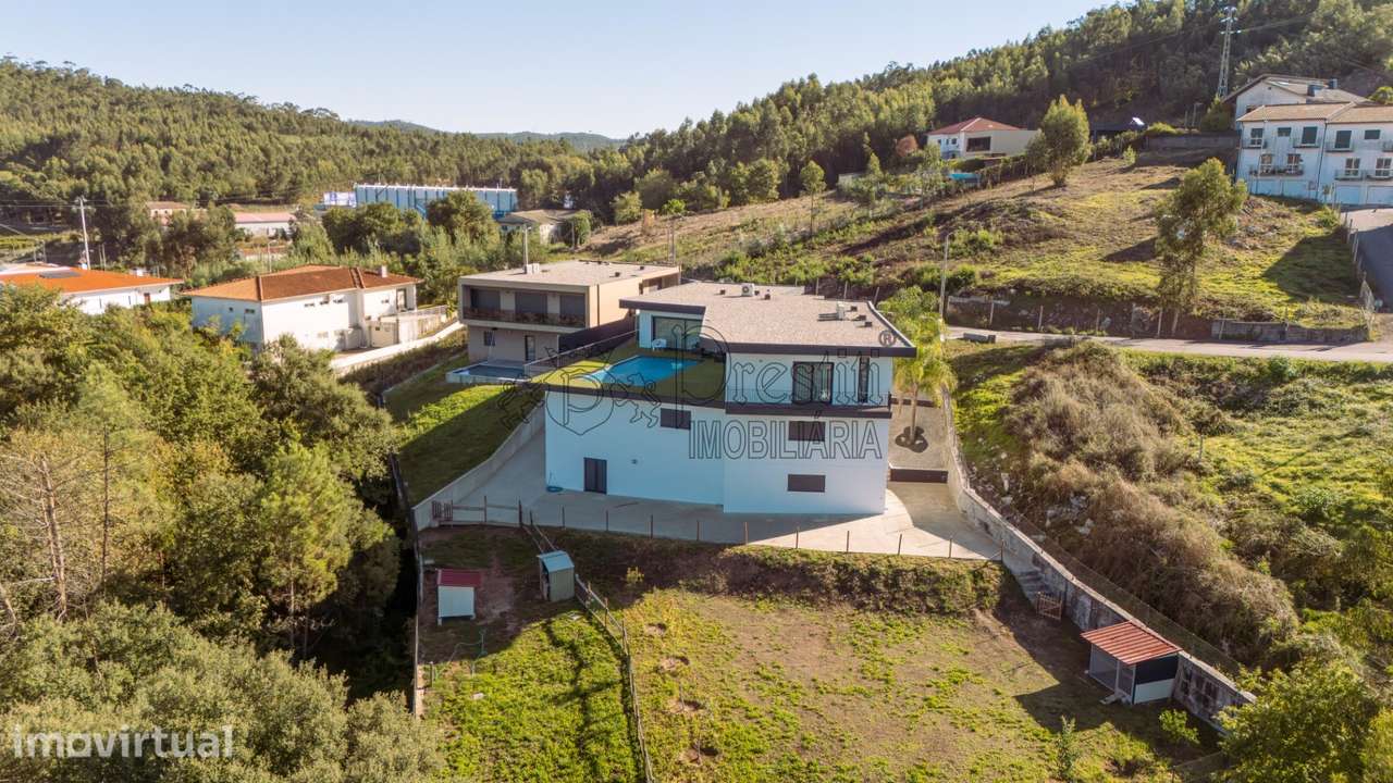 Moradia com Piscina Aquecida e Excelente Exposição Solar - Grande imagem: 3/50