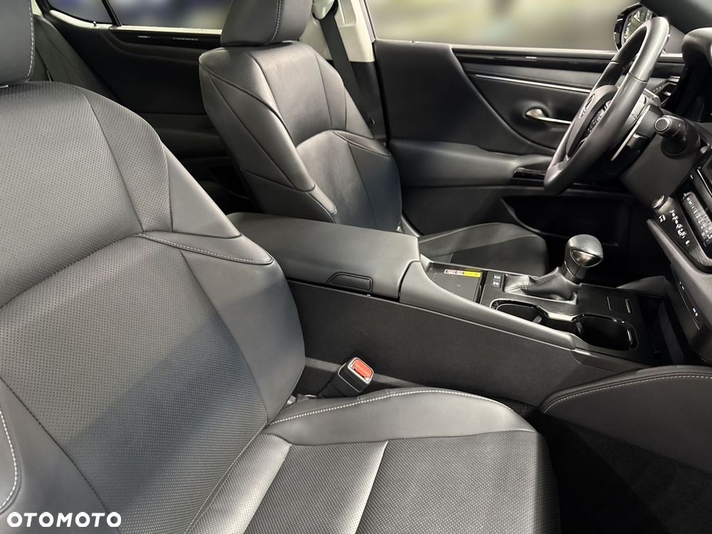 Lexus ES 300h Business Edition - 14