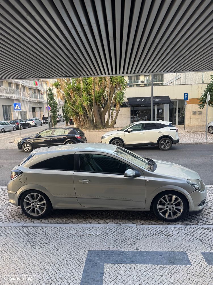 Opel Astra GTC 1.9 CDTI - 2