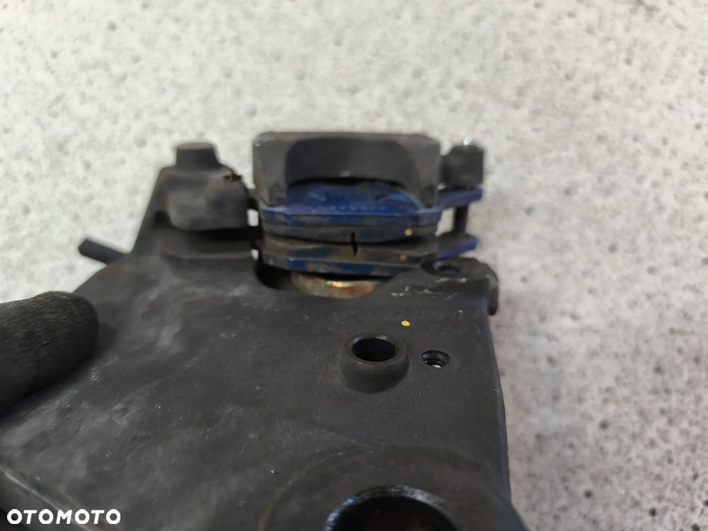 Zacisk hamulcowy tylny, klocki hamulcowe tył, jarzmo Kawasaki Z900 Z 900 2022 - 5