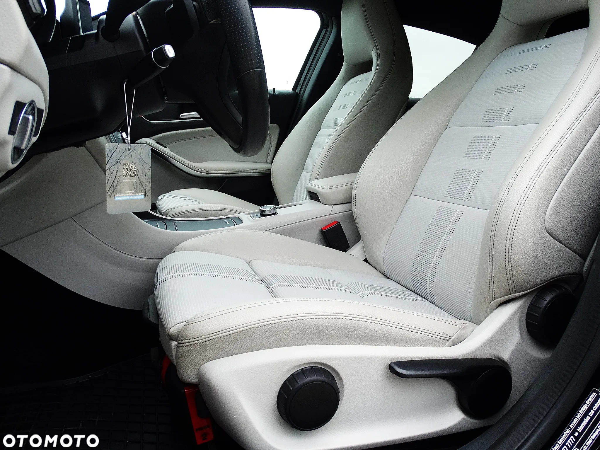 Mercedes-Benz GLA 200 7G-DCT Urban - 18