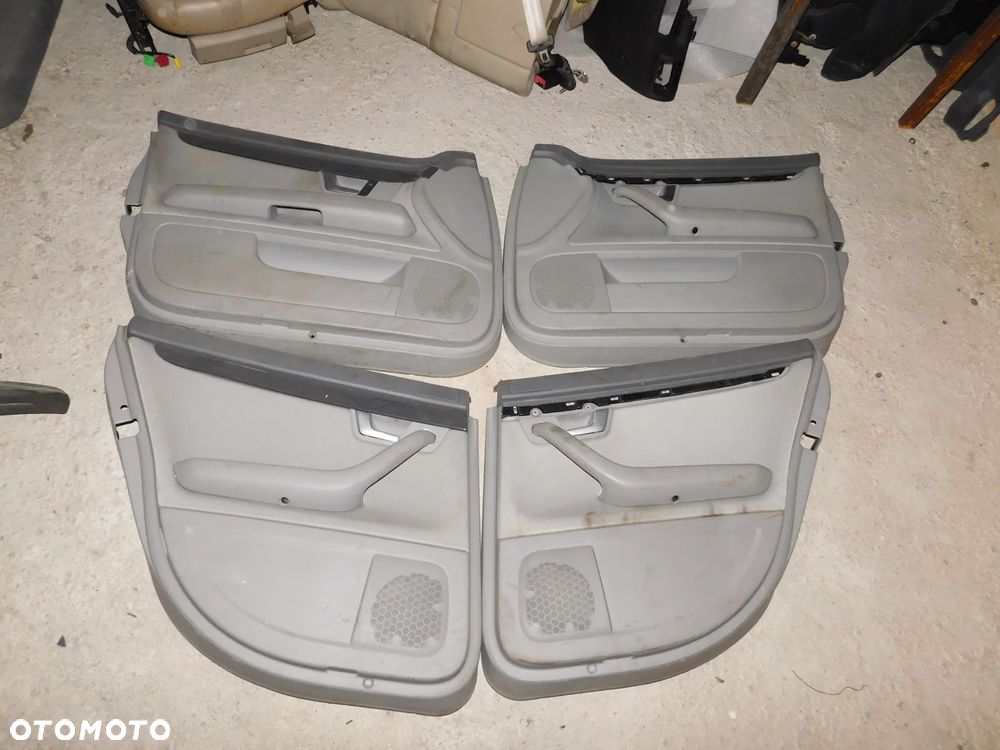 tapicerka drzwi boczki AUDI A4 B6 B7 komplet