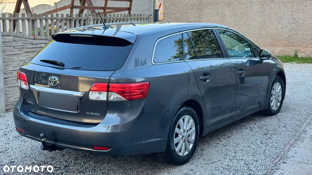 Toyota Avensis 1.6 Comfort - 3