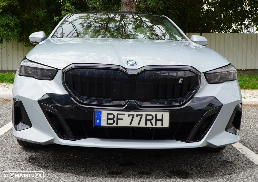BMW i5 - 11