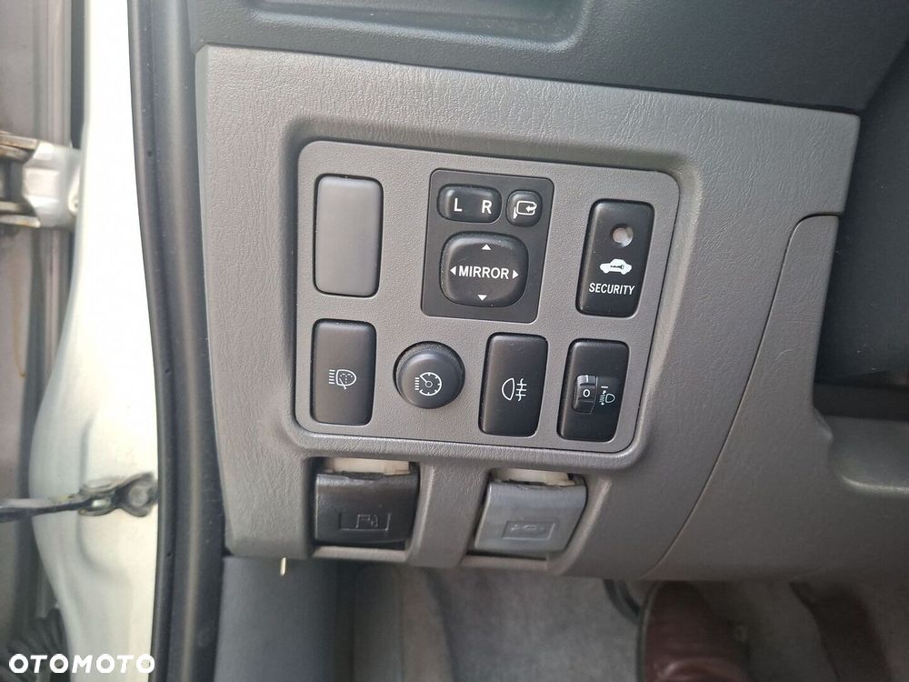 Toyota Hilux 3.0 D-4D SR5 - 23