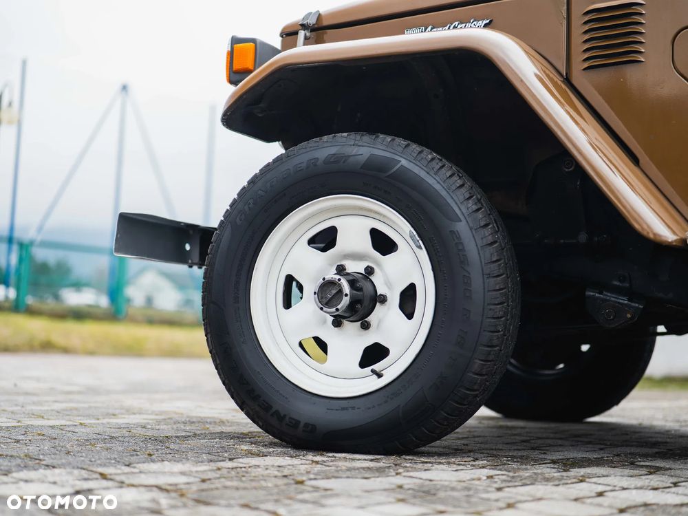 Toyota Land Cruiser - 6