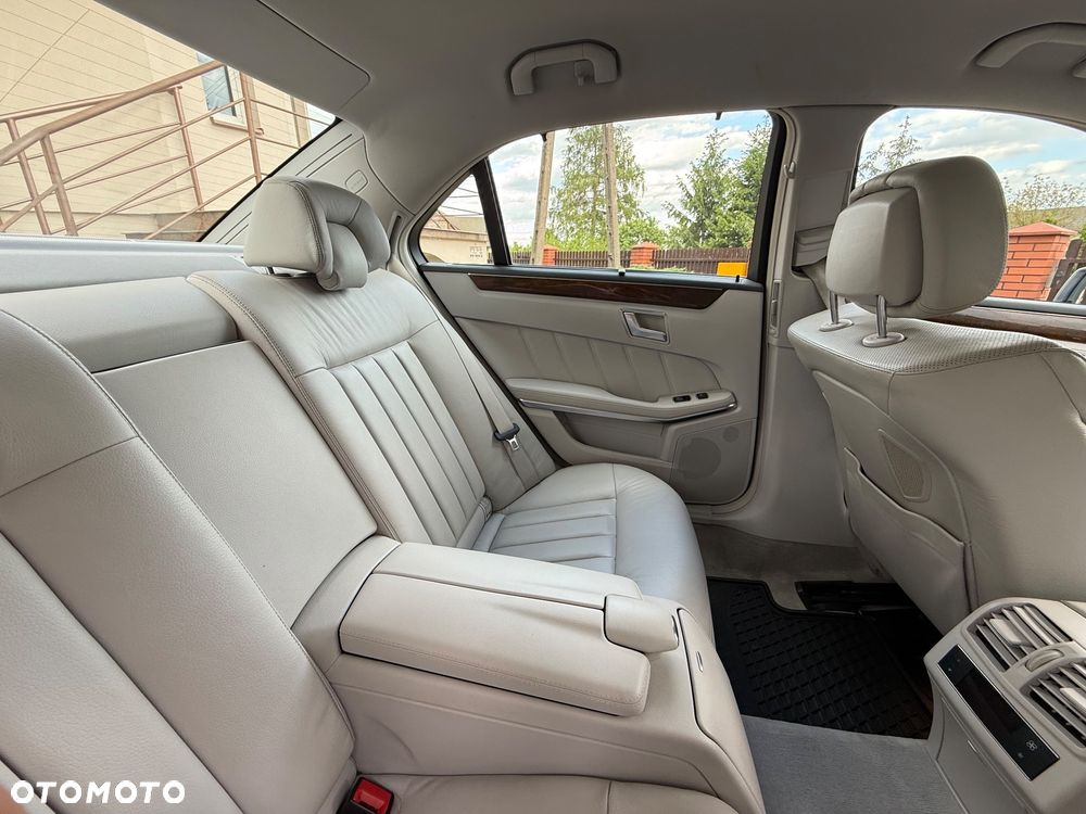 Mercedes-Benz Klasa E 300 BlueTEC HYBRID Elegance - 22