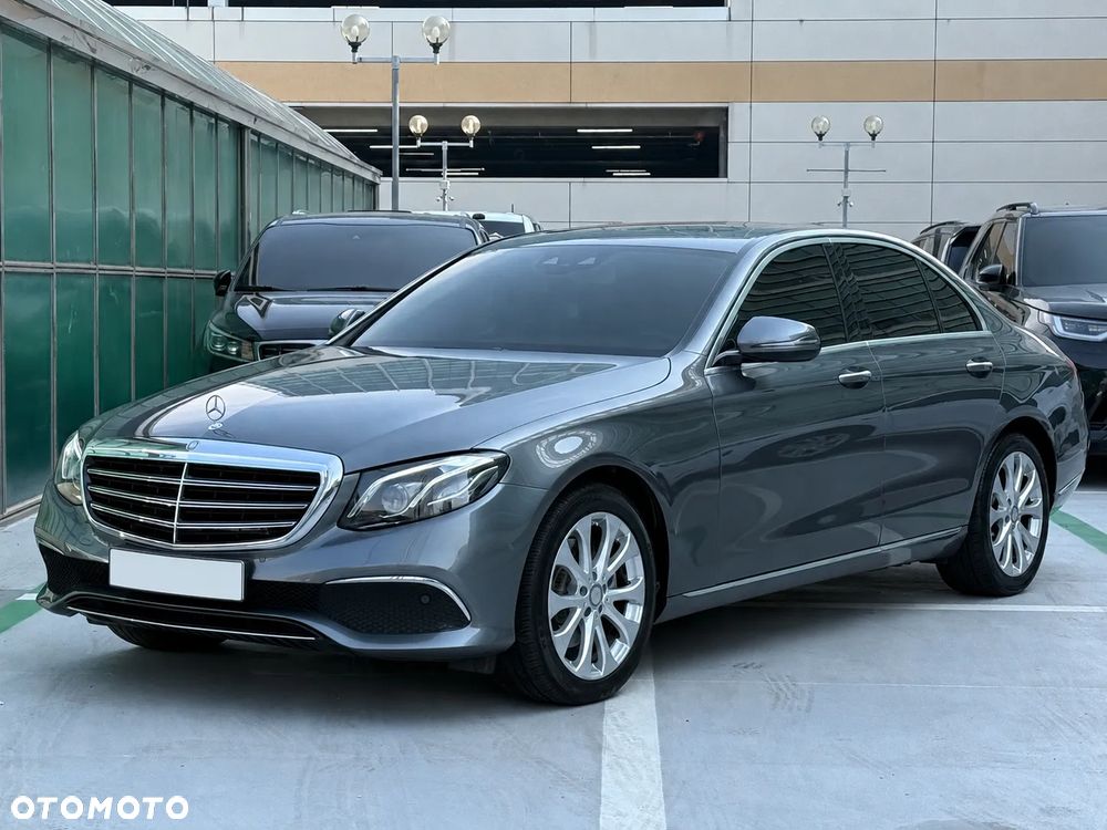 Mercedes-Benz Klasa E 220 d 4Matic 9G-TRONIC Exclusive - 2