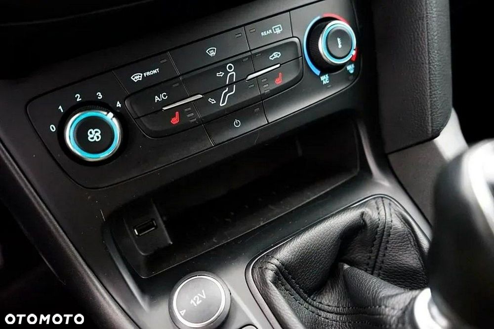 Ford Focus 1.5 TDCi SYNC Edition - 26