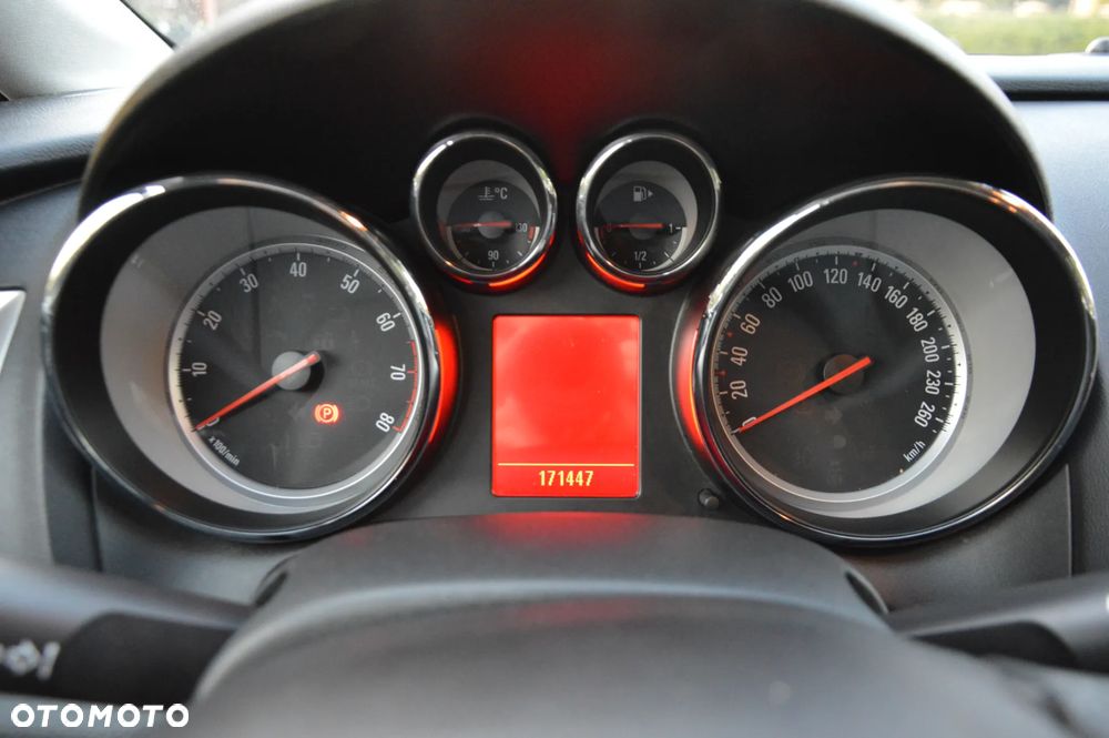 Opel Astra 1.6 Turbo Cosmo - 24