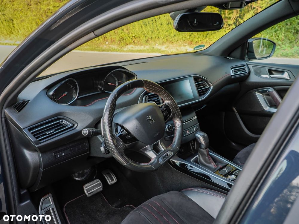 Peugeot 308 - 8