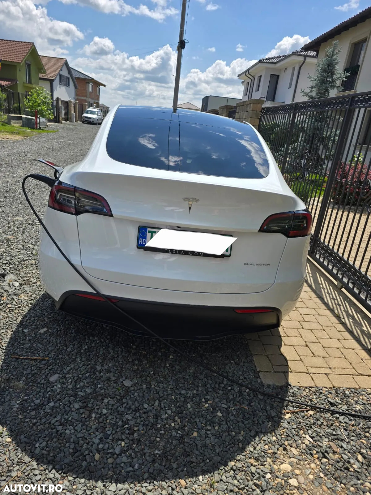 Tesla Model Y - 3