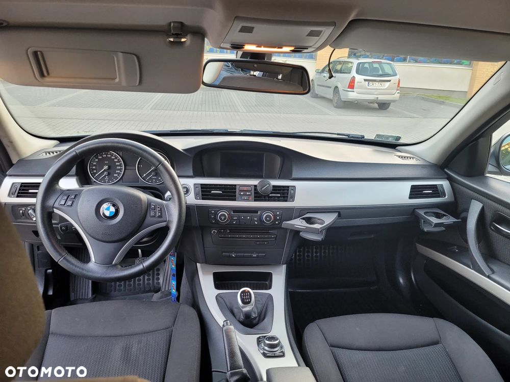 BMW Seria 3 318d - 12