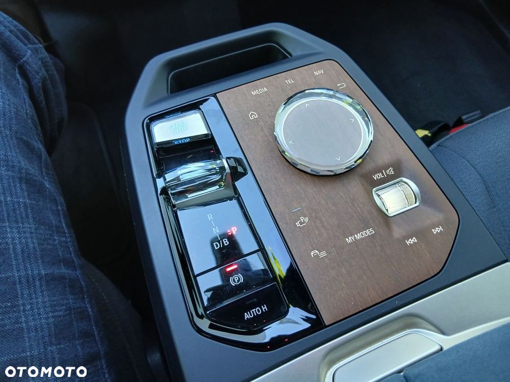BMW iX xDrive40 76.6kWh - 24