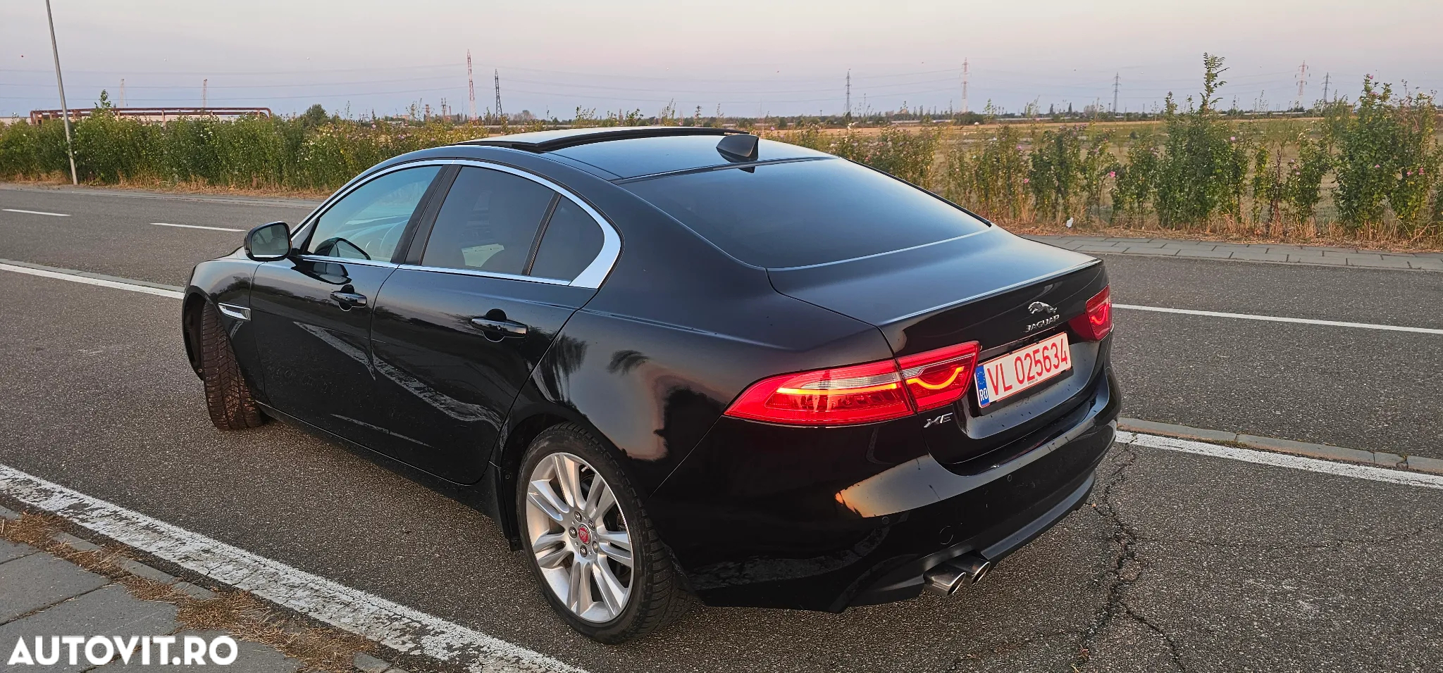 Jaguar XE 2.0 R-Sport - 13
