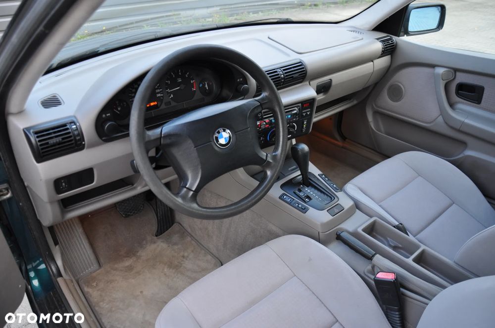 BMW Seria 3 316i - 27