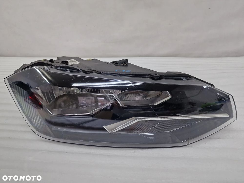 VW POLO 2G VI 17- PRAWA LAMPA PRZEDNIA PRZÓD , NR 2G1941006 , NR AUKCJI LL616 - 1