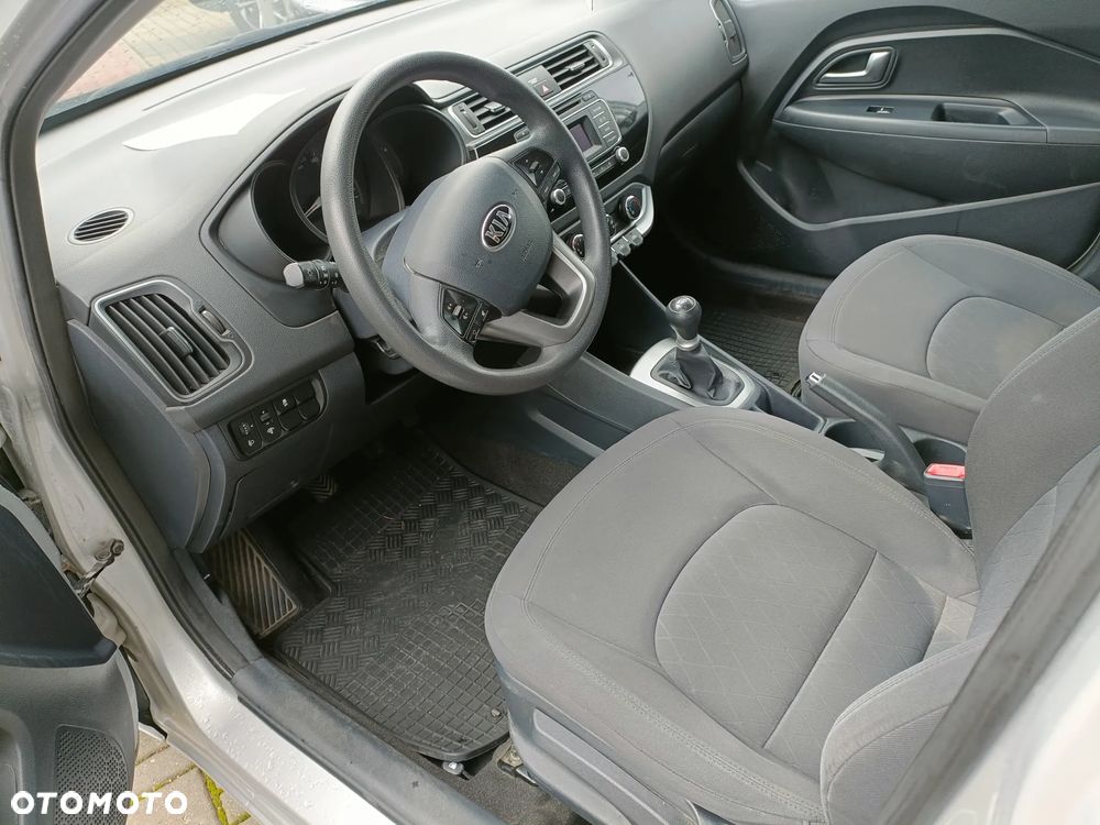 Kia Rio 1.2 M - 11