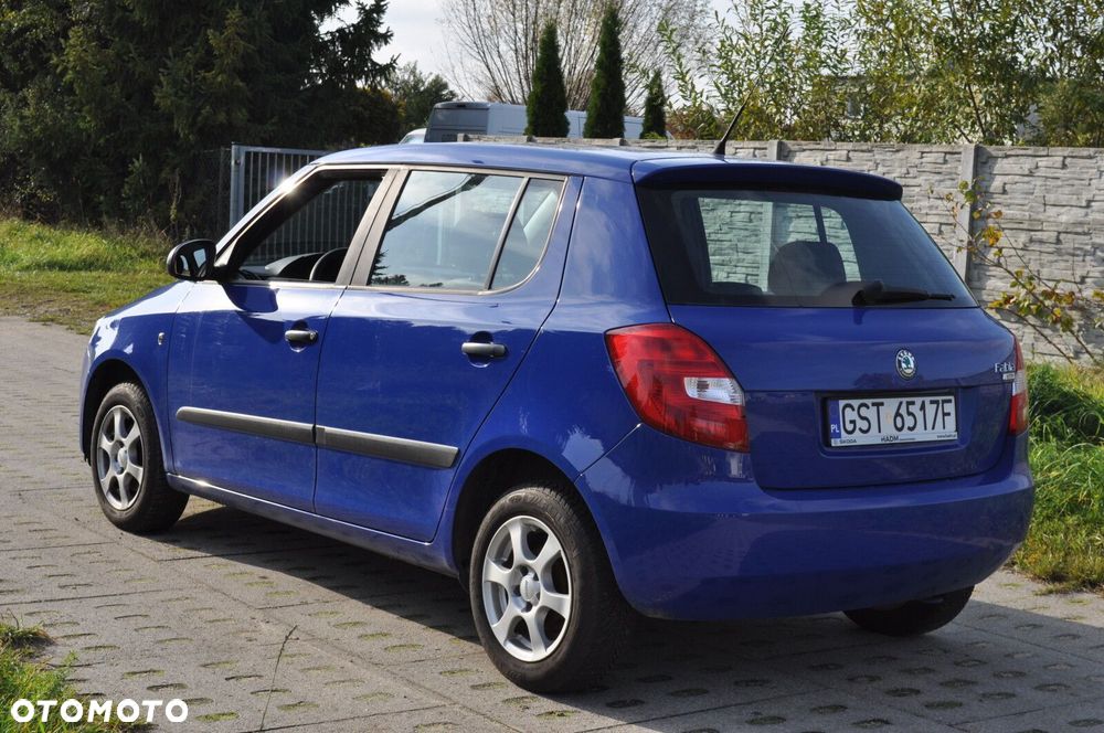Skoda Fabia 2010 photo 3