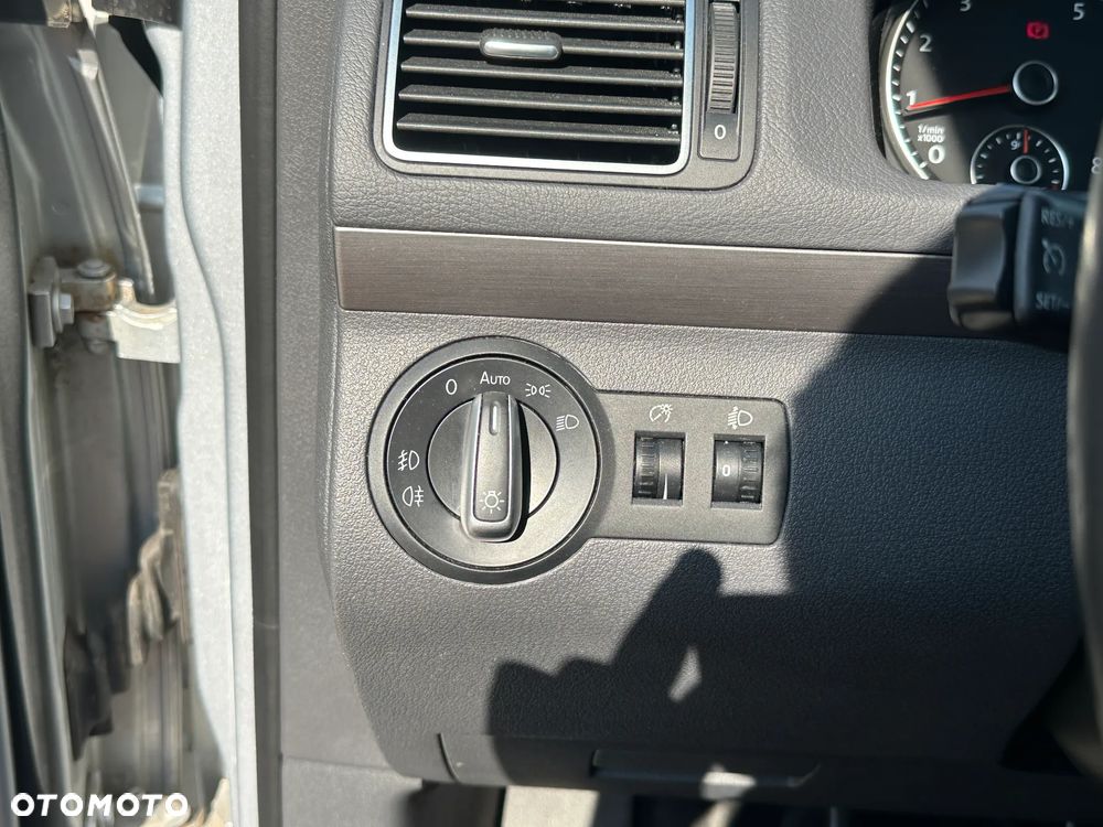 Volkswagen Touran - 20