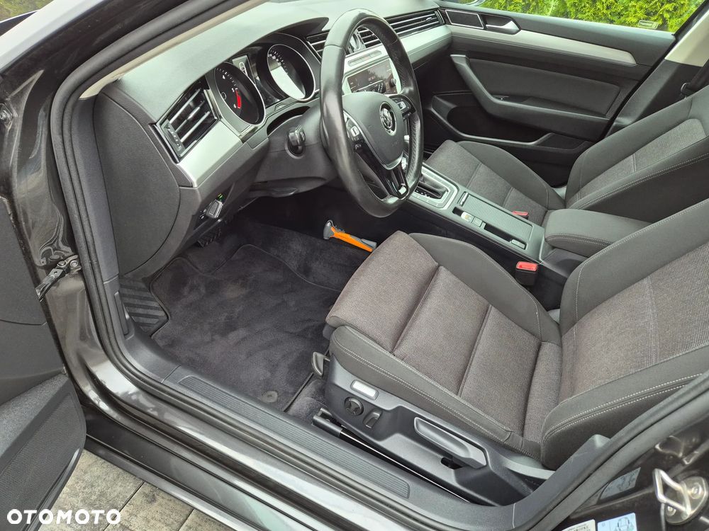 Volkswagen Passat - 13