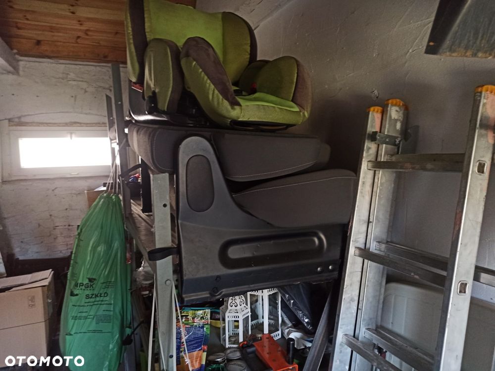 Volkswagen Caddy 1.2 (7-Si.) Edition 30 - 29