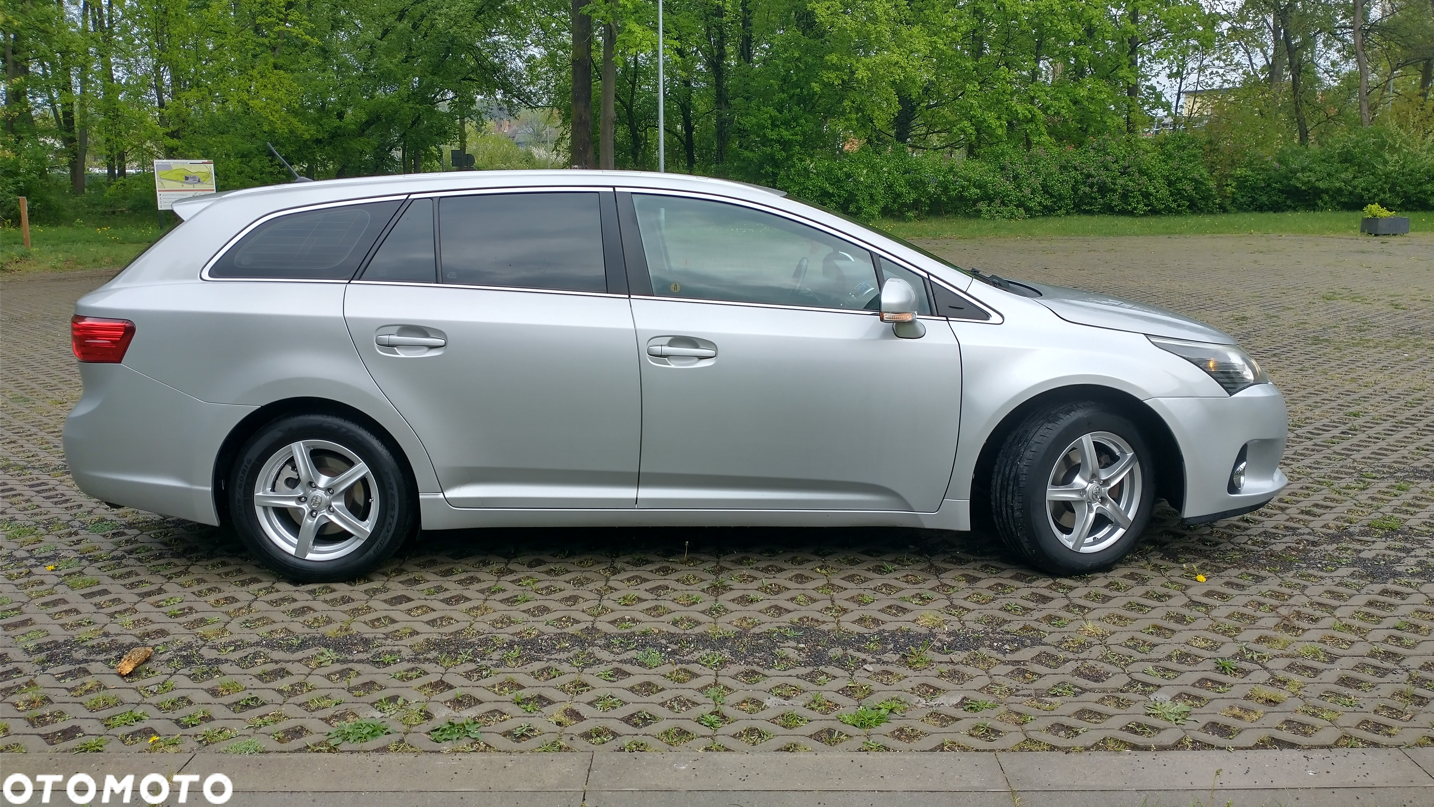 Toyota Avensis 2.0 D-4D Luna - 4