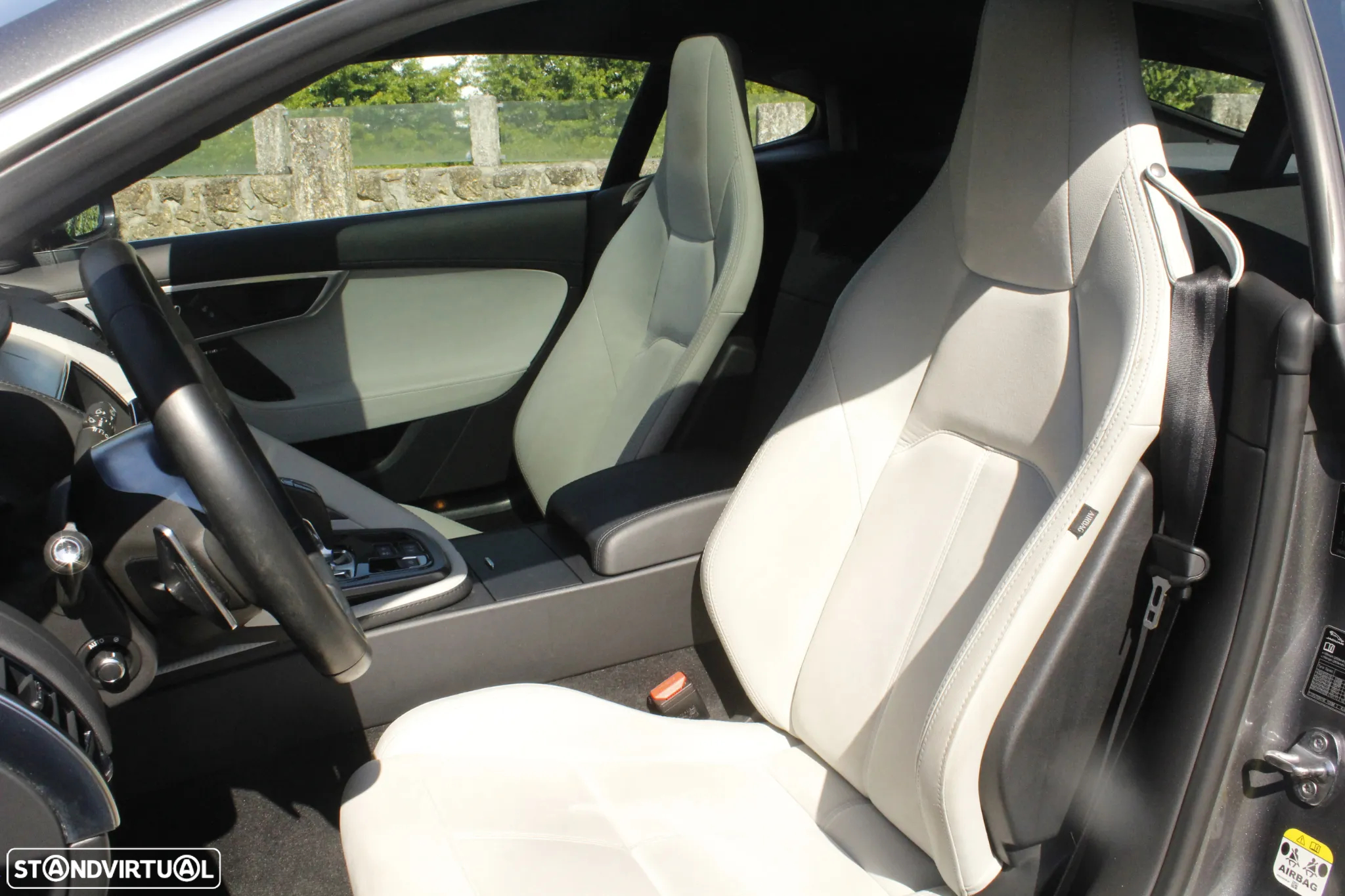 Jaguar F-Type 2.0 i4 R-Dynamic - 27