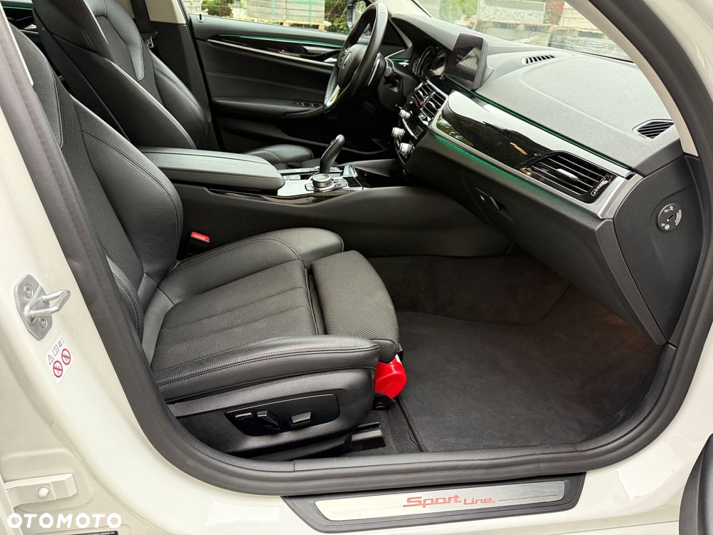 BMW Seria 5 530e iPerformance xDrive Sport Line sport - 13