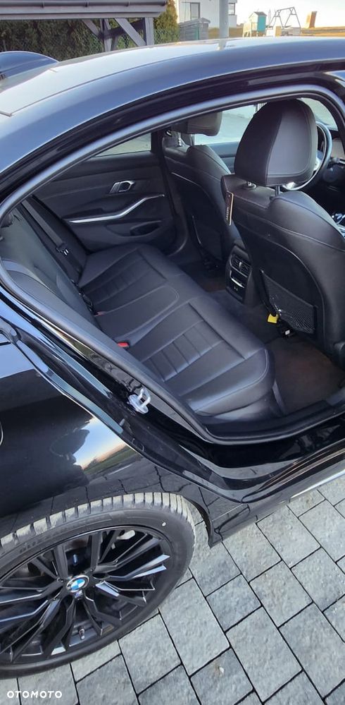 BMW Seria 3 320d xDrive mHEV - 10