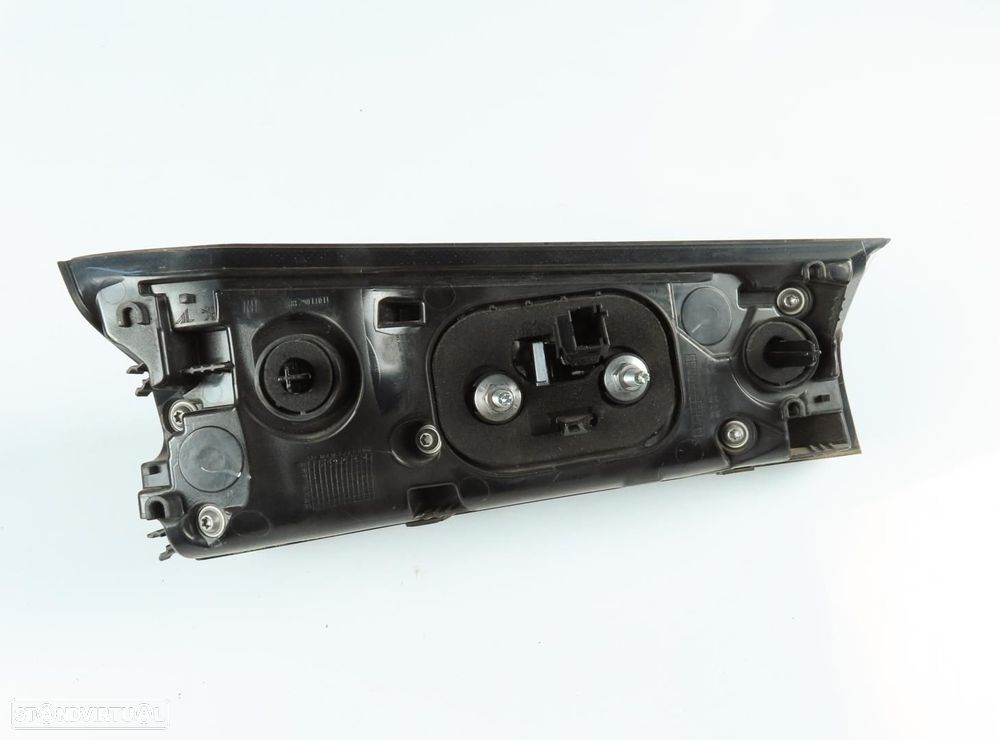 Farolim da mala Direito Usado / Original PEUGEOT 2008 II (U_) 26950232 / 9825957... - 2