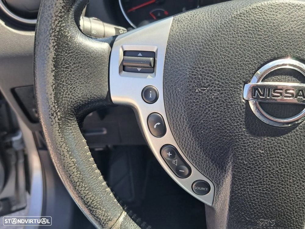 Nissan Qashqai 2.0 dCi 4 x 4 DPF Aut tekna - 29