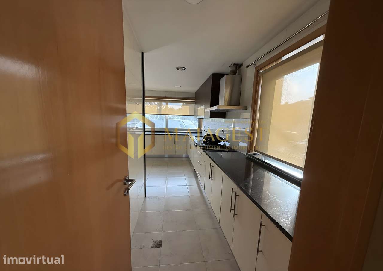 Moradia T4 Remodelada em Oliveira do Douro - Grande imagem: 5/42