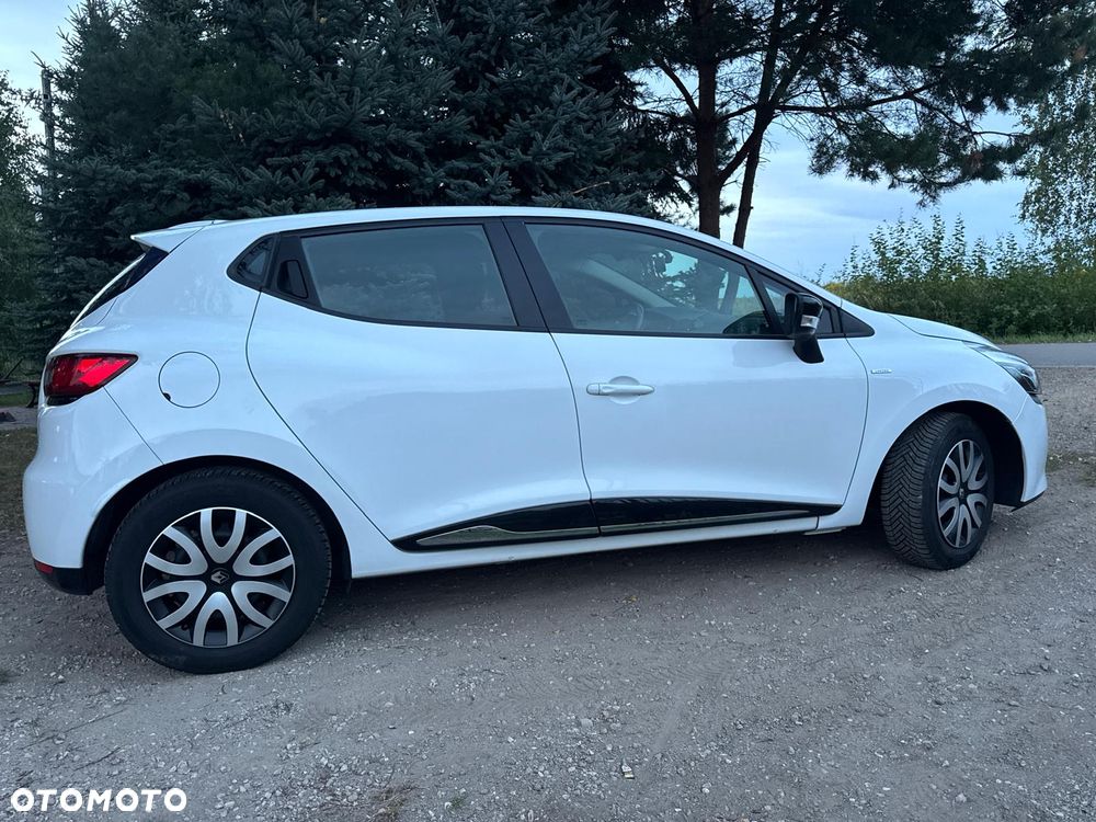 Renault Clio 1.2 16V 75 LIMITED - 22