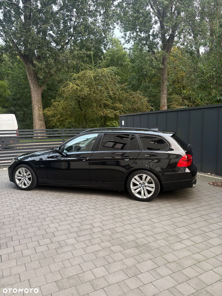 BMW Seria 3 330xi Touring - 2