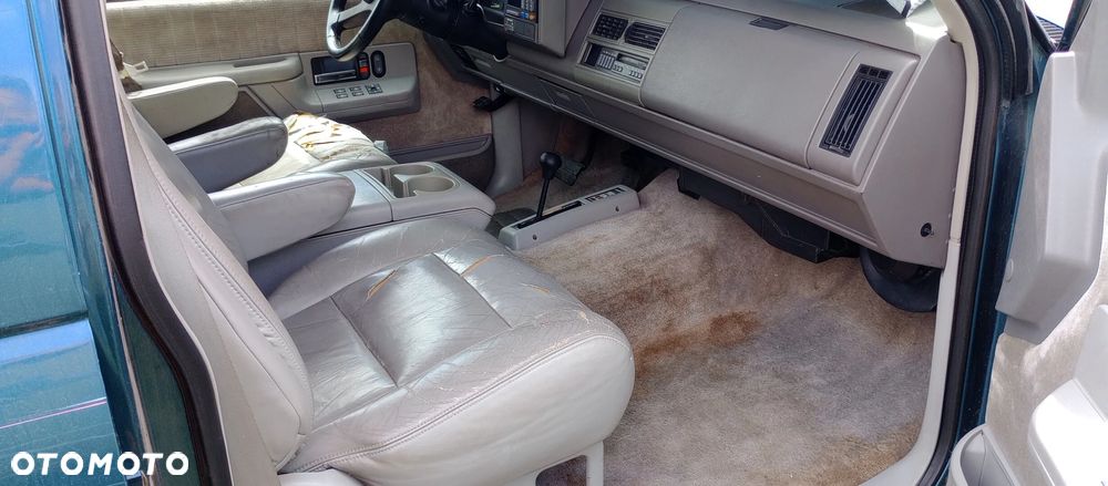 Chevrolet Suburban - 12